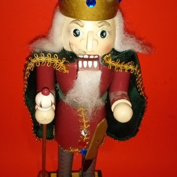 LOT OF 2 COLORFUL VINTAGE WOODEN CHRISTMAS KINGS NUTCRACKERS - Picture 5 of 13